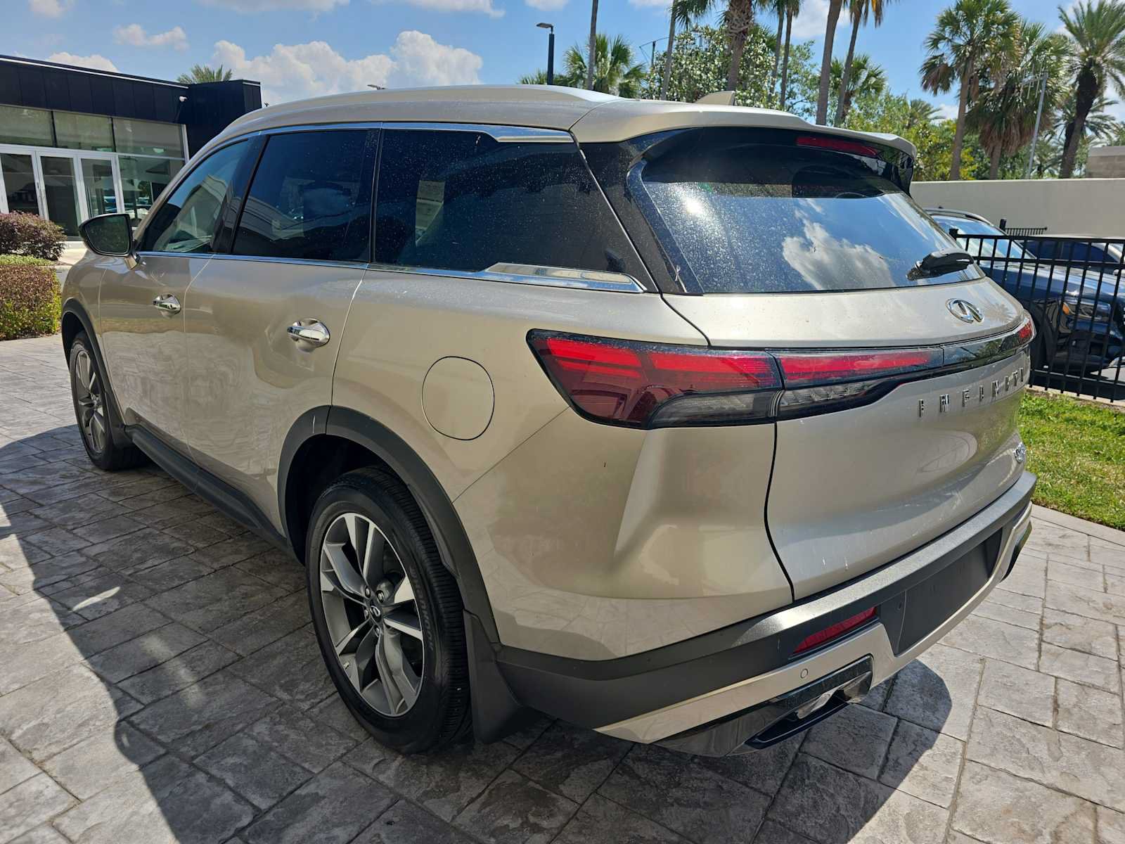 Used 2025 INFINITI QX60 Luxe FWD image 6