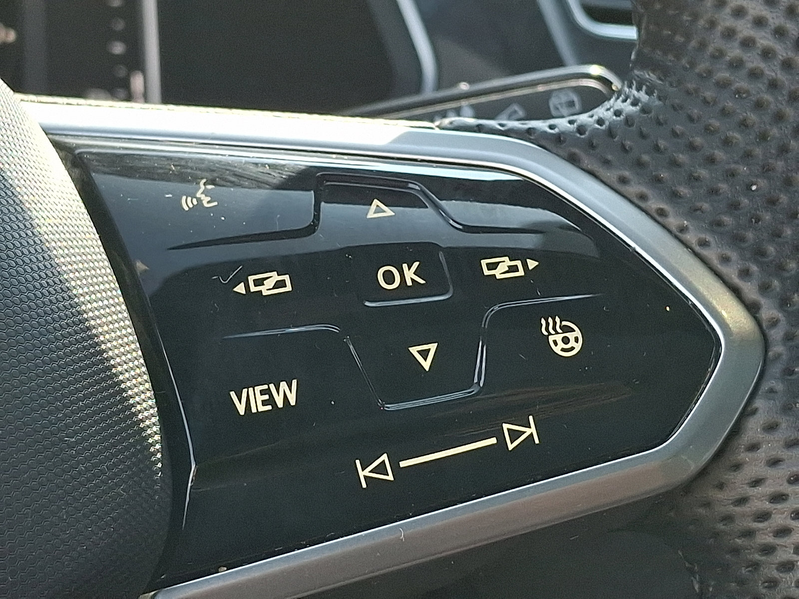 Used 2022 Volkswagen Tiguan SEL R-Line image 24