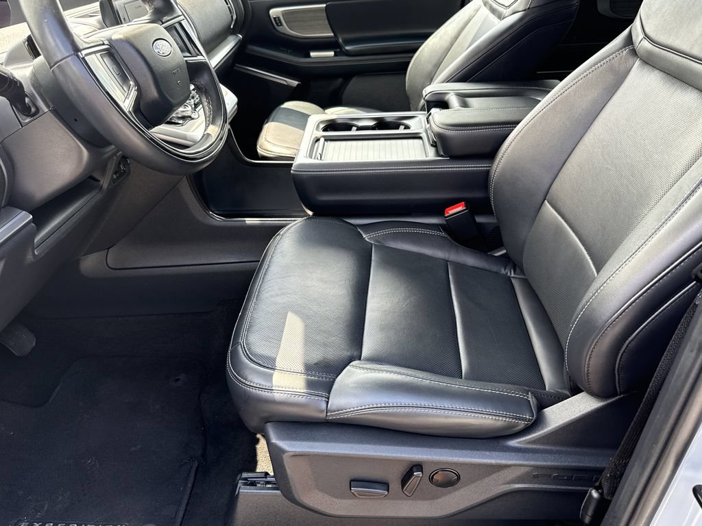 Used 2025 Ford Expedition Platinum AWD/4WD image 9