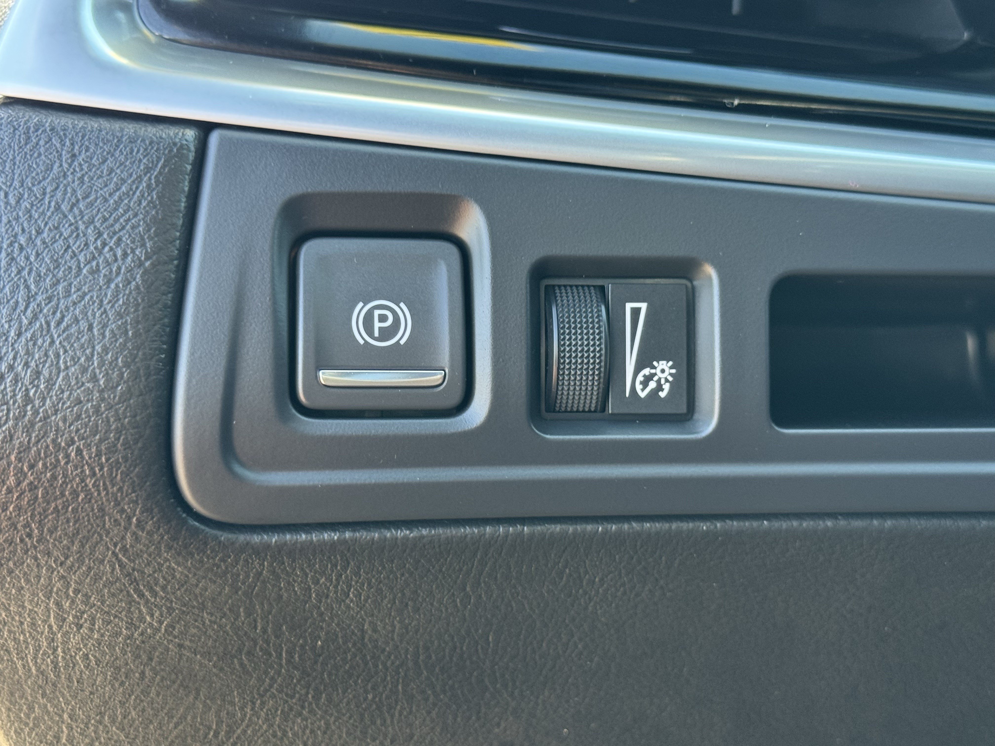 Used 2025 Cadillac XT6 Premium Luxury FWD image 21