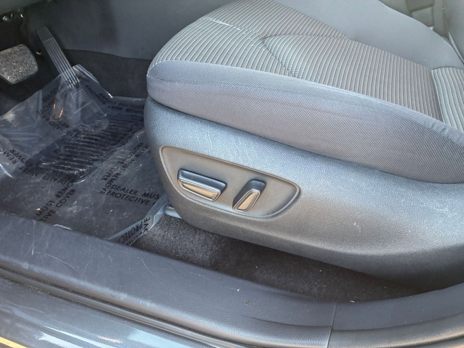 Used 2025 Toyota Highlander LE FWD image 22