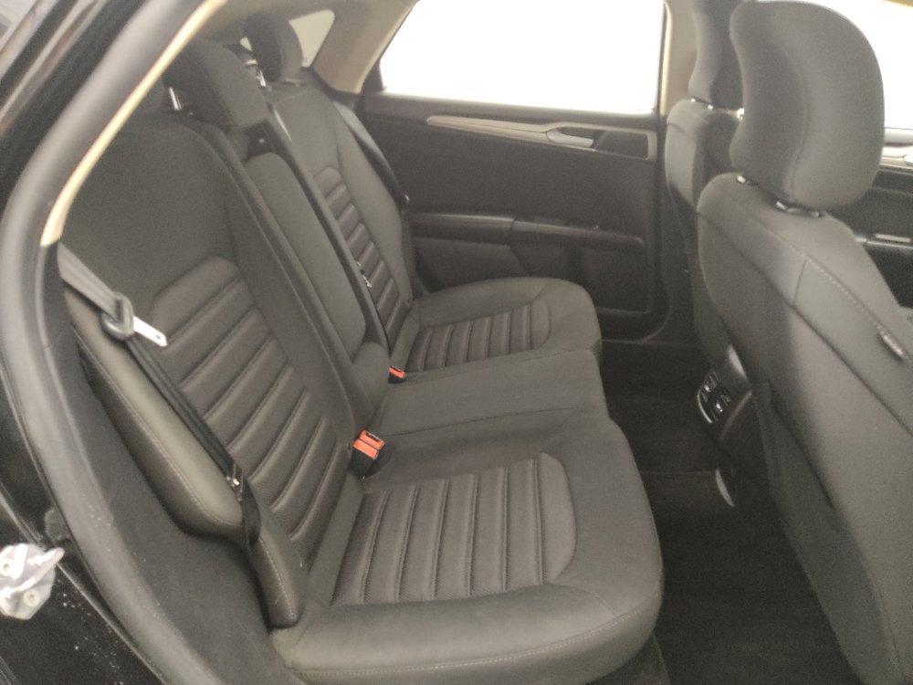 Used 2018 Ford Fusion SE w/ Fusion SE Technology Package FWD image 19