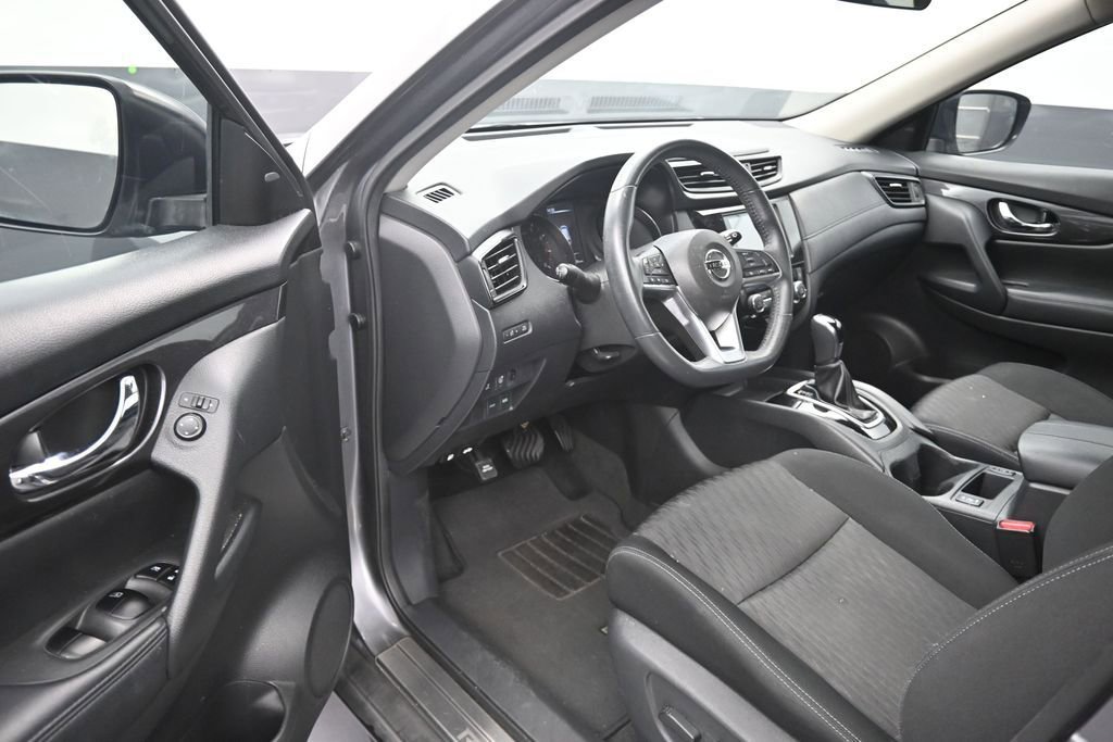 Used 2017 Nissan Rogue SV FWD image 9