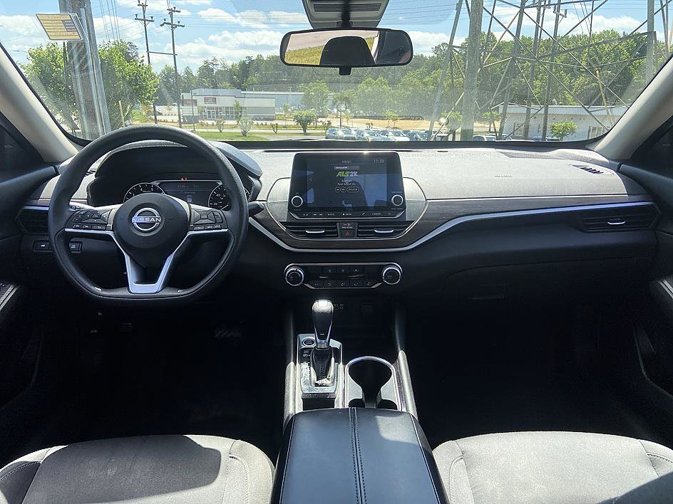 Certified 2024 Nissan Altima 2.5 SV FWD image 10