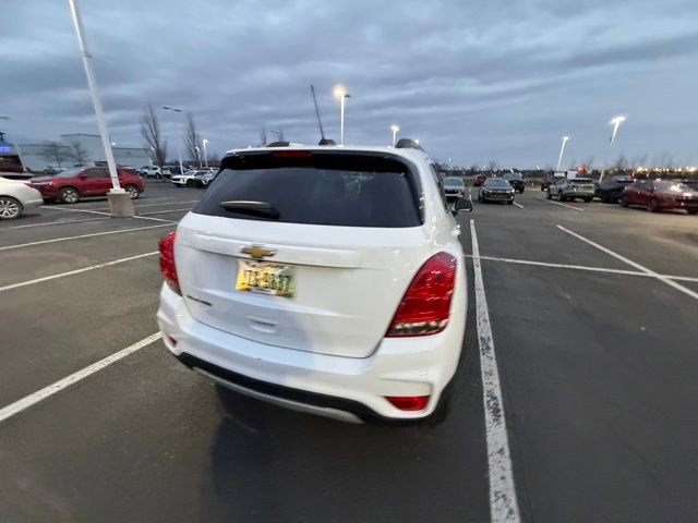 Used 2022 Chevrolet Trax LT w/ LT Convenience Package image 12