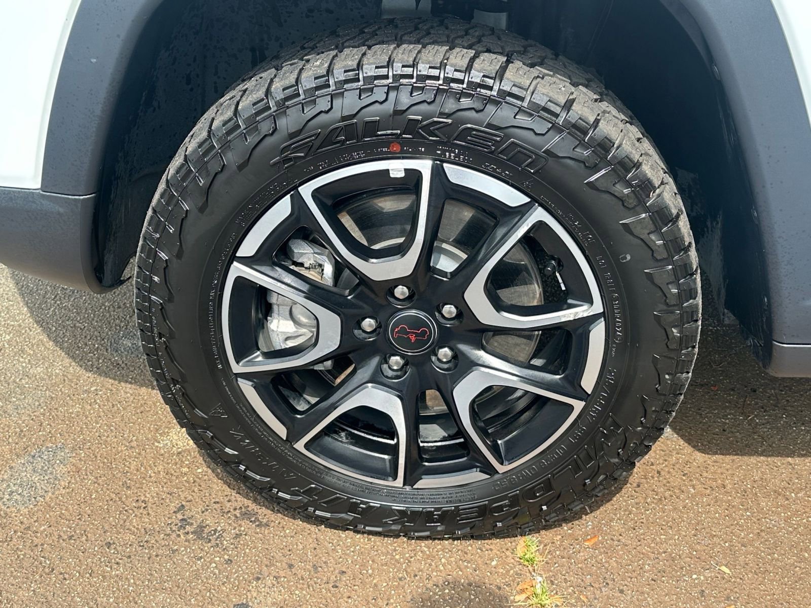 Used 2025 Jeep Compass Trailhawk image 30