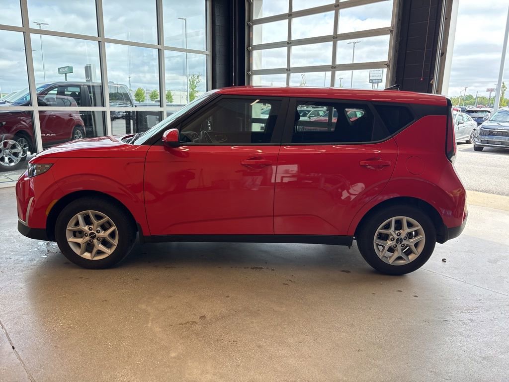 Certified 2024 Kia Soul LX w/ Option Group 015 FWD image 8