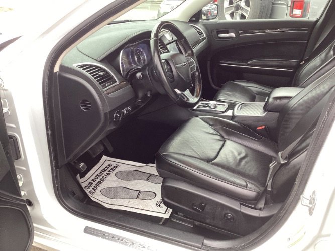 Used 2019 Chrysler 300 Limited image 5