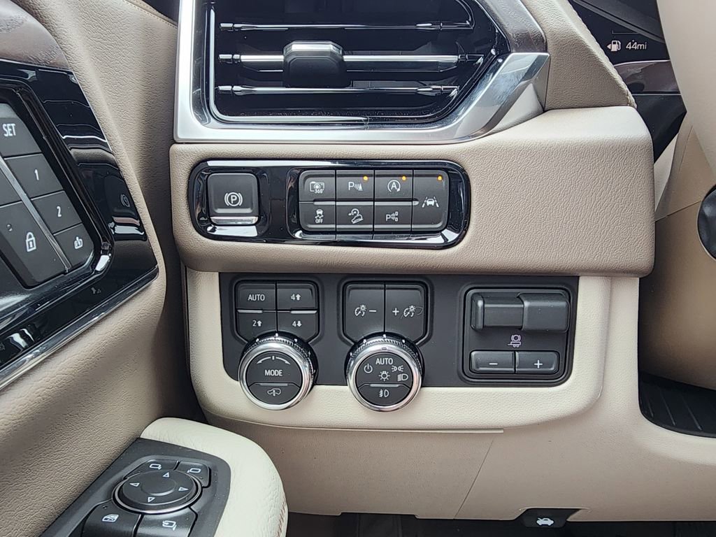 New 2026 GMC Yukon Denali w/ Denali Reserve Package AWD/4WD image 19