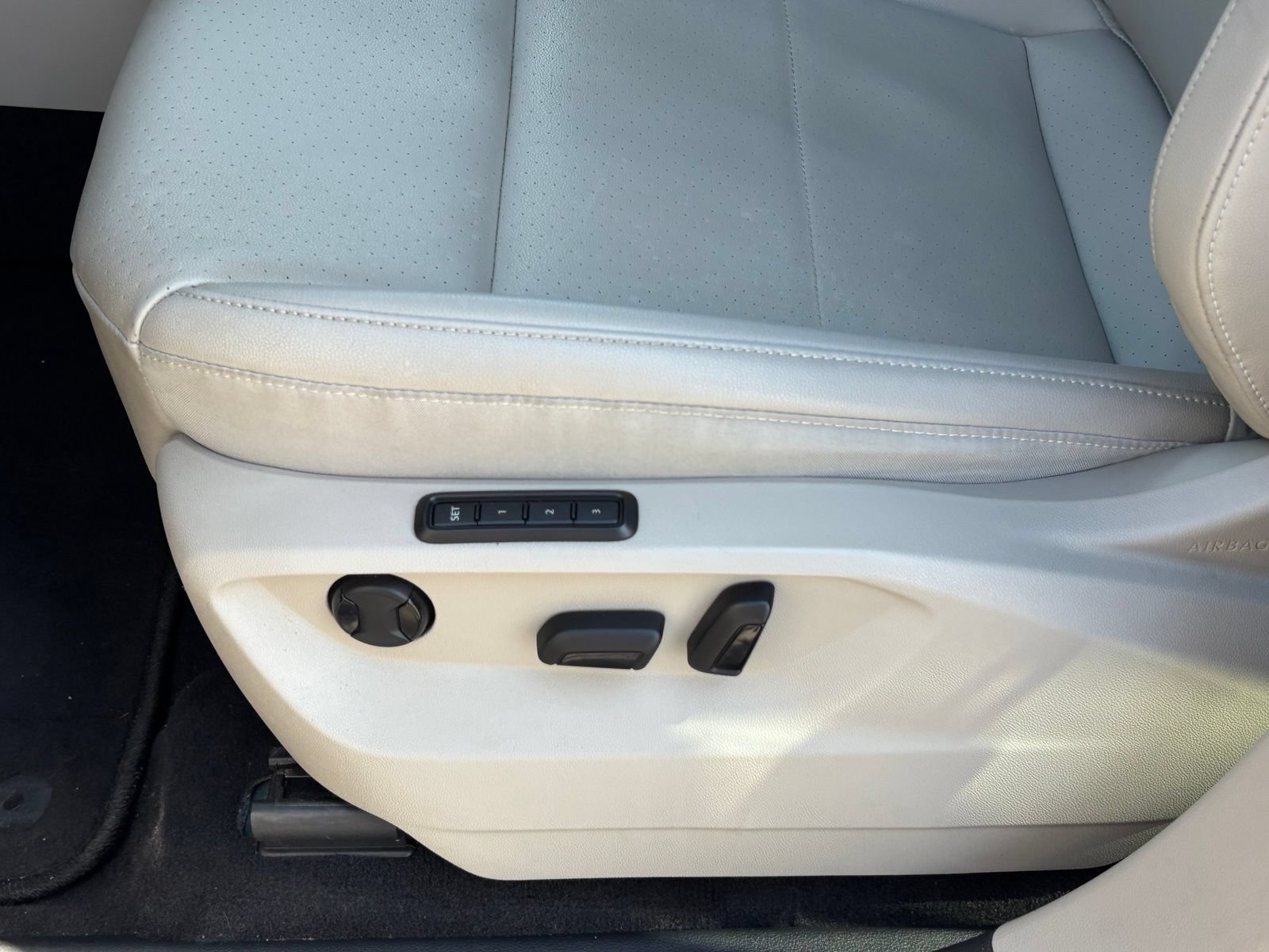 Used 2022 Volkswagen Atlas SEL R-Line AWD/4WD image 14