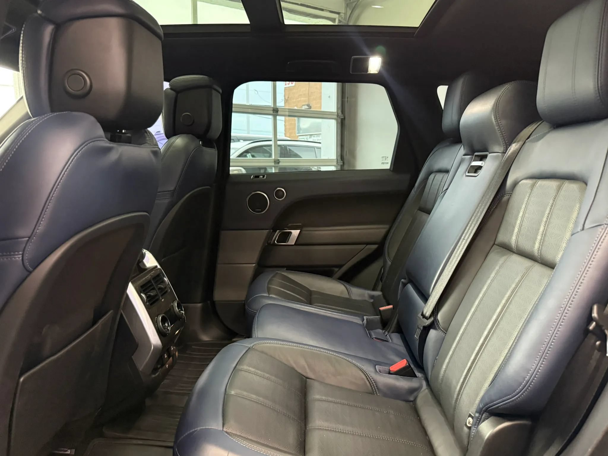 Used 2019 Land Rover Range Rover Sport HSE Dynamic AWD/4WD image 32