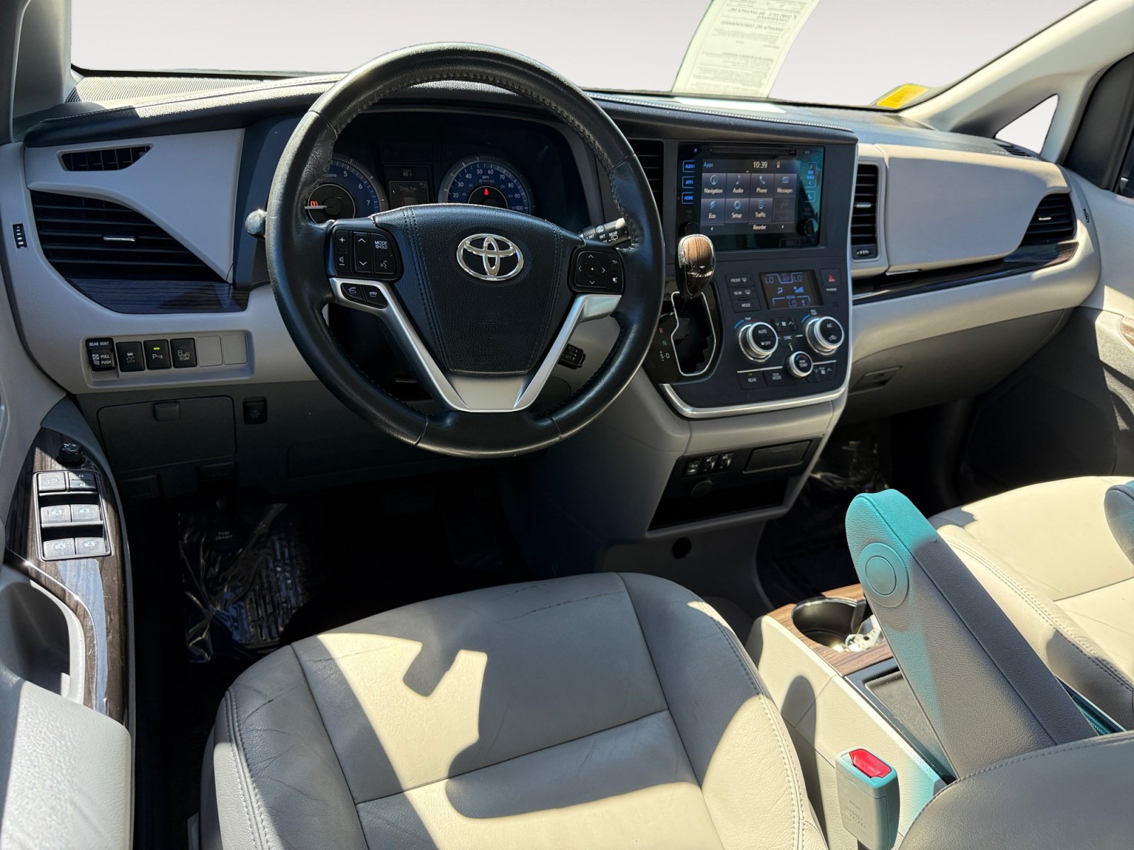 Used 2015 Toyota Sienna XLE w/ XLE Navigation Package FWD image 15