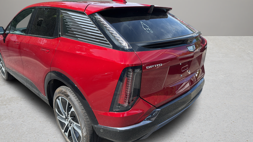 Certified 2025 Cadillac Optiq Sport 2 w/ LPO, Floor Liner Package AWD/4WD image 12