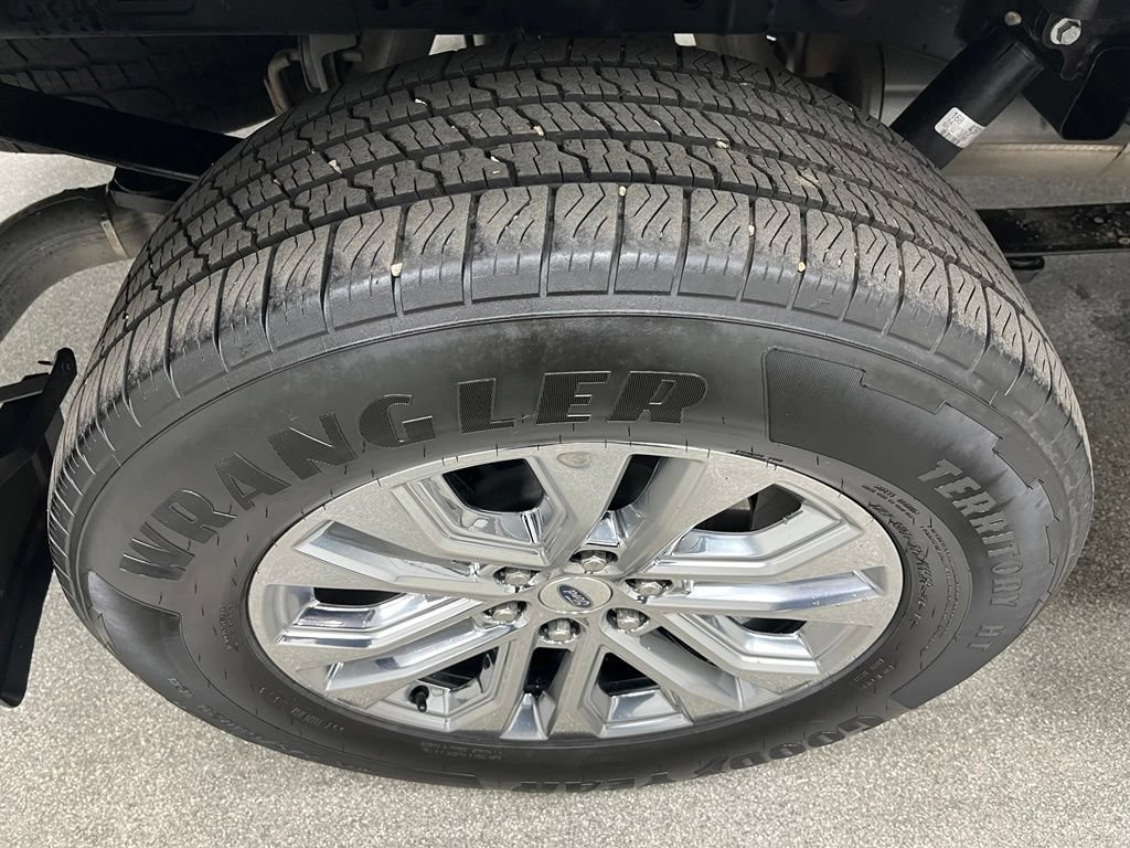 Used 2025 Ford F150 Lariat w/ Equipment Group 502A High AWD/4WD image 17