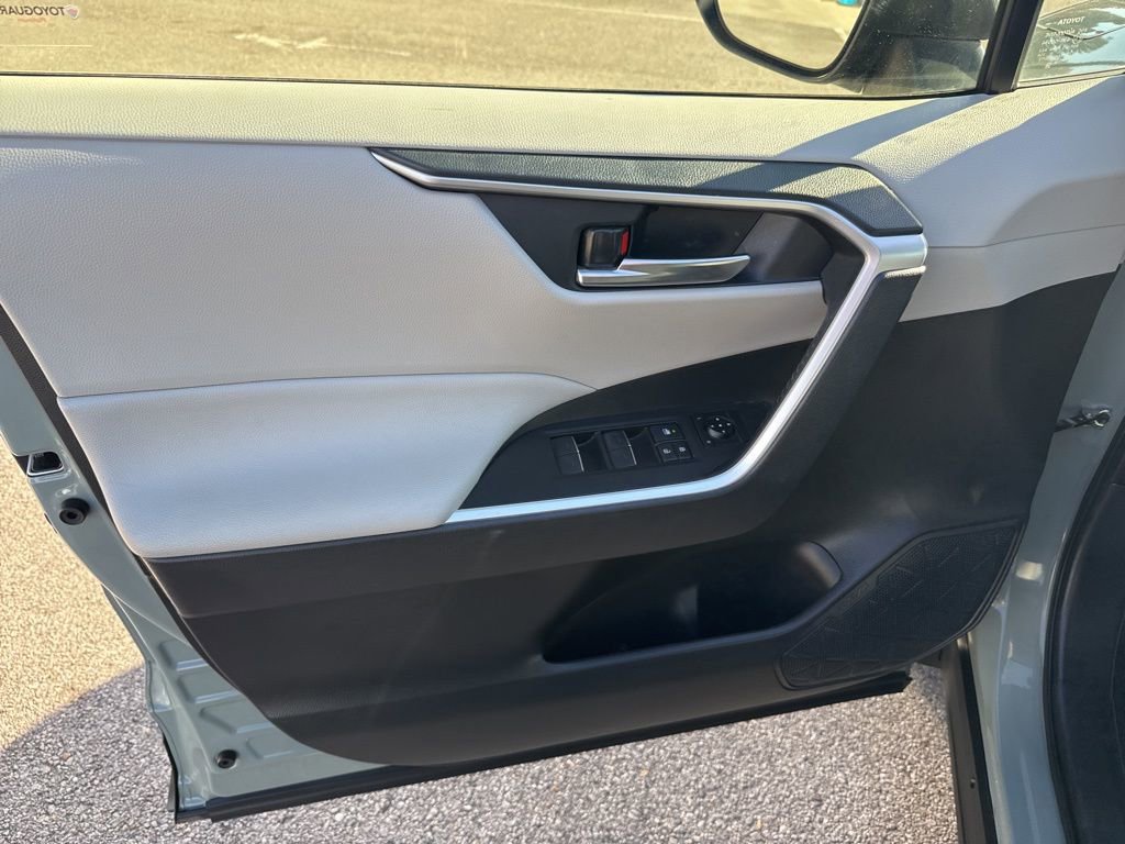 Used 2023 Toyota RAV4 XLE image 9