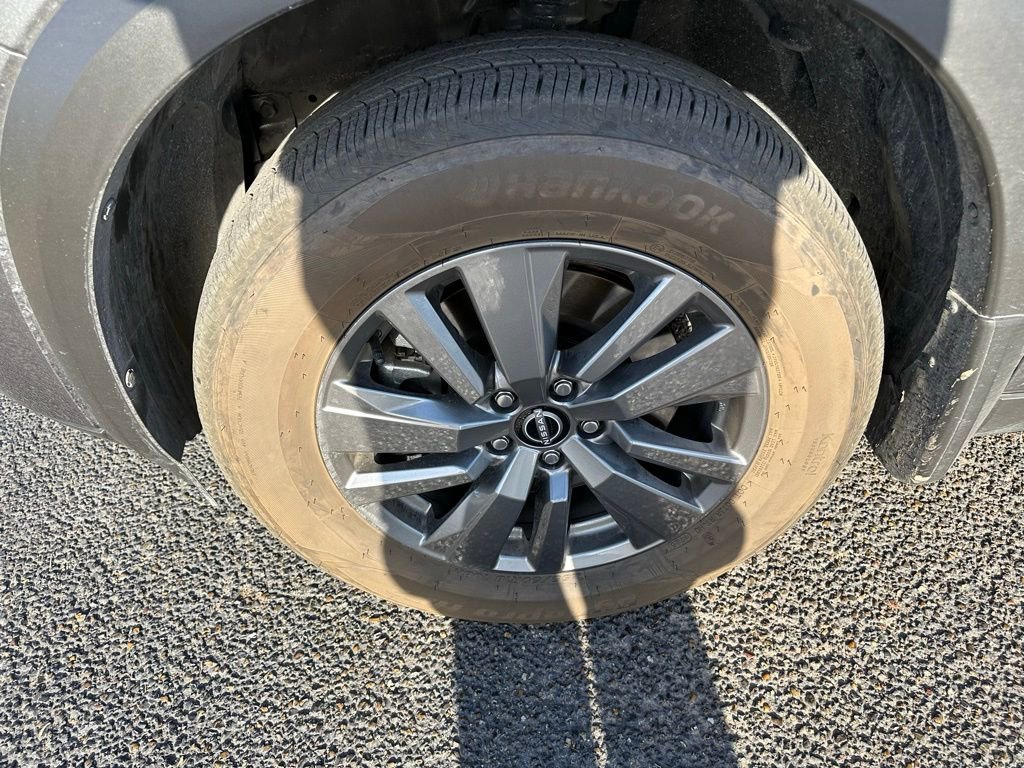 Used 2025 Nissan Pathfinder S image 11