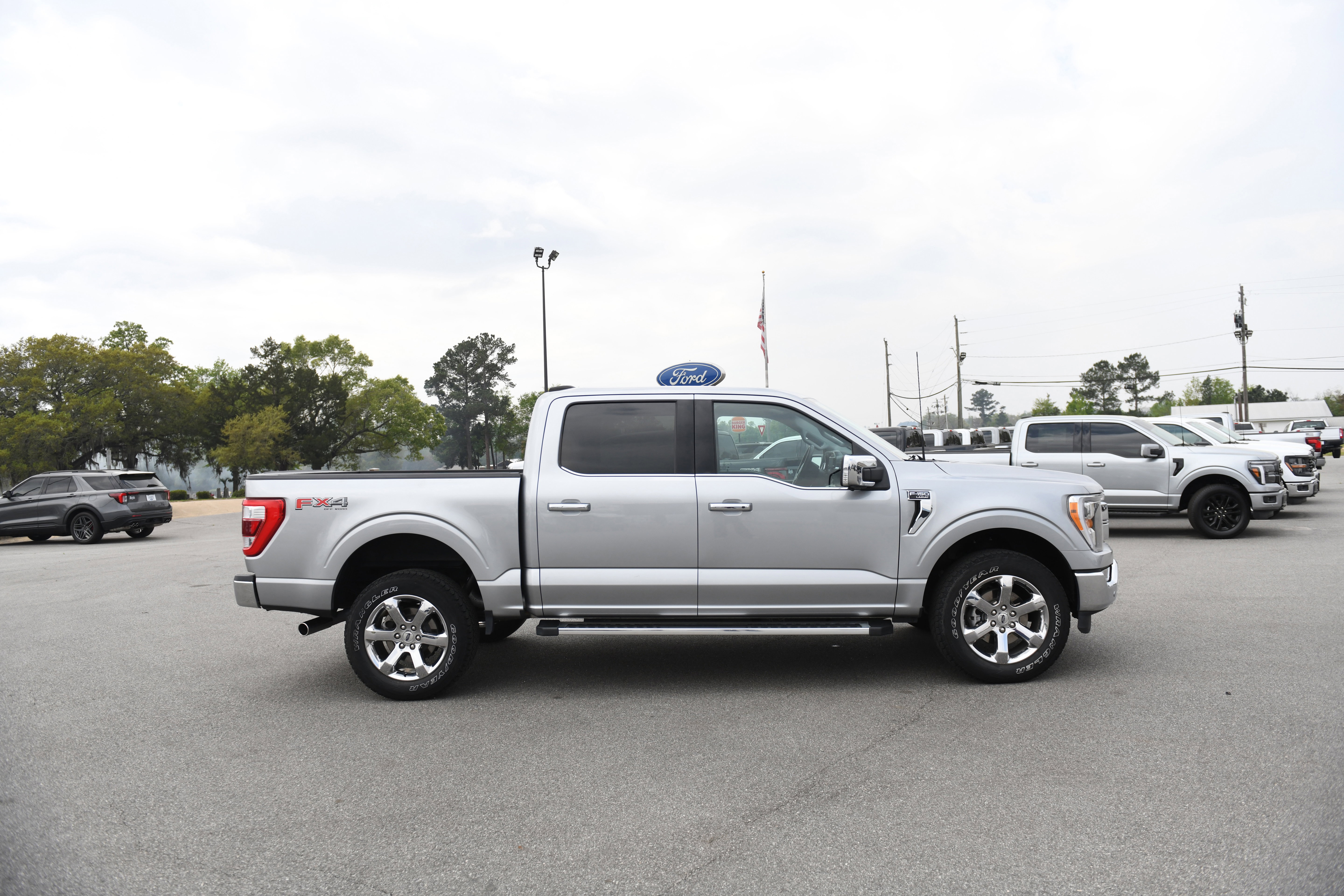 Used 2023 Ford F150 Lariat w/ Max Trailer Tow Package image 2