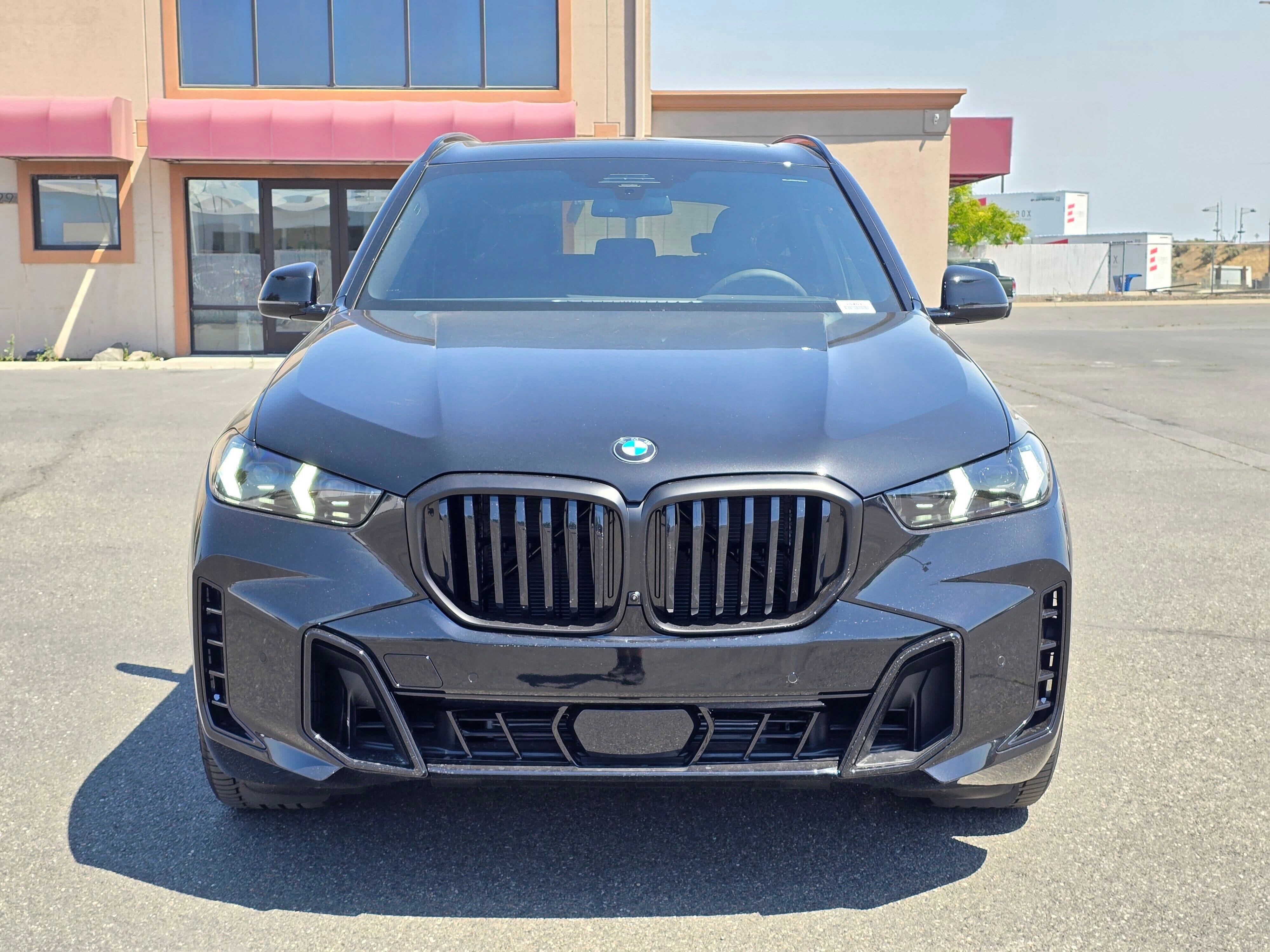 New 2026 BMW X5 xDrive40i w/ M Sport Package AWD/4WD image 6