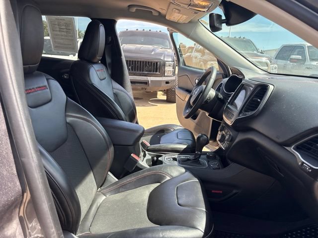 Used 2022 Jeep Cherokee Trailhawk w/ Comfort/Convenience Group AWD/4WD image 23