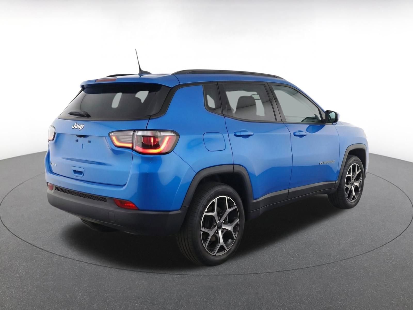 Used 2025 Jeep Compass Limited AWD/4WD image 8