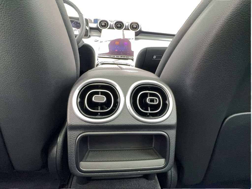 Used 2025 Mercedes-Benz C 300 4MATIC Sedan image 33