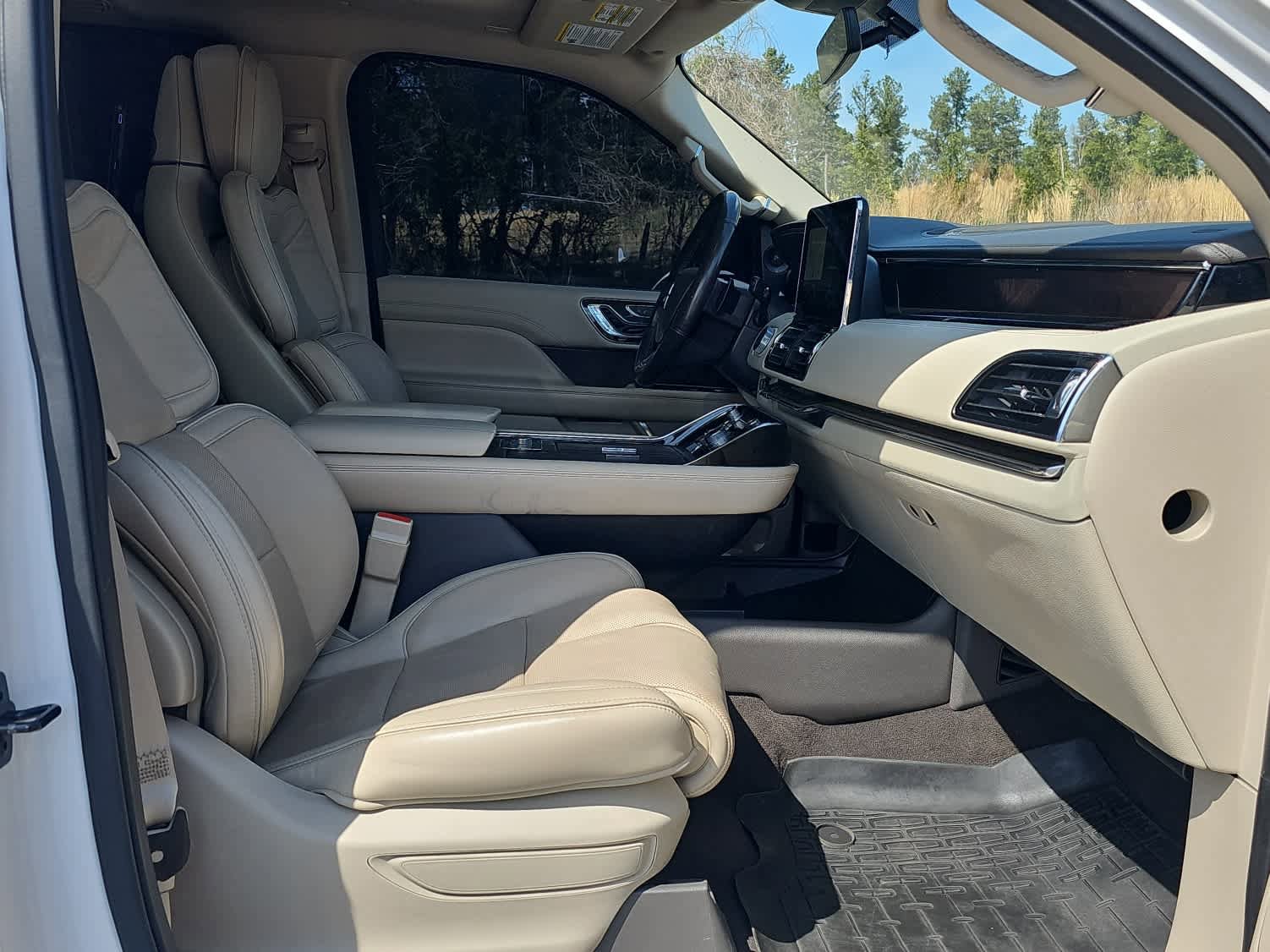 Used 2019 Lincoln Navigator Reserve image 24