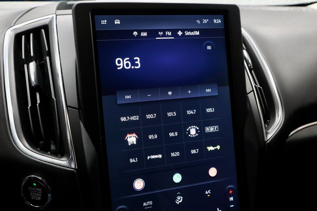 Certified 2024 Ford Edge Titanium image 3