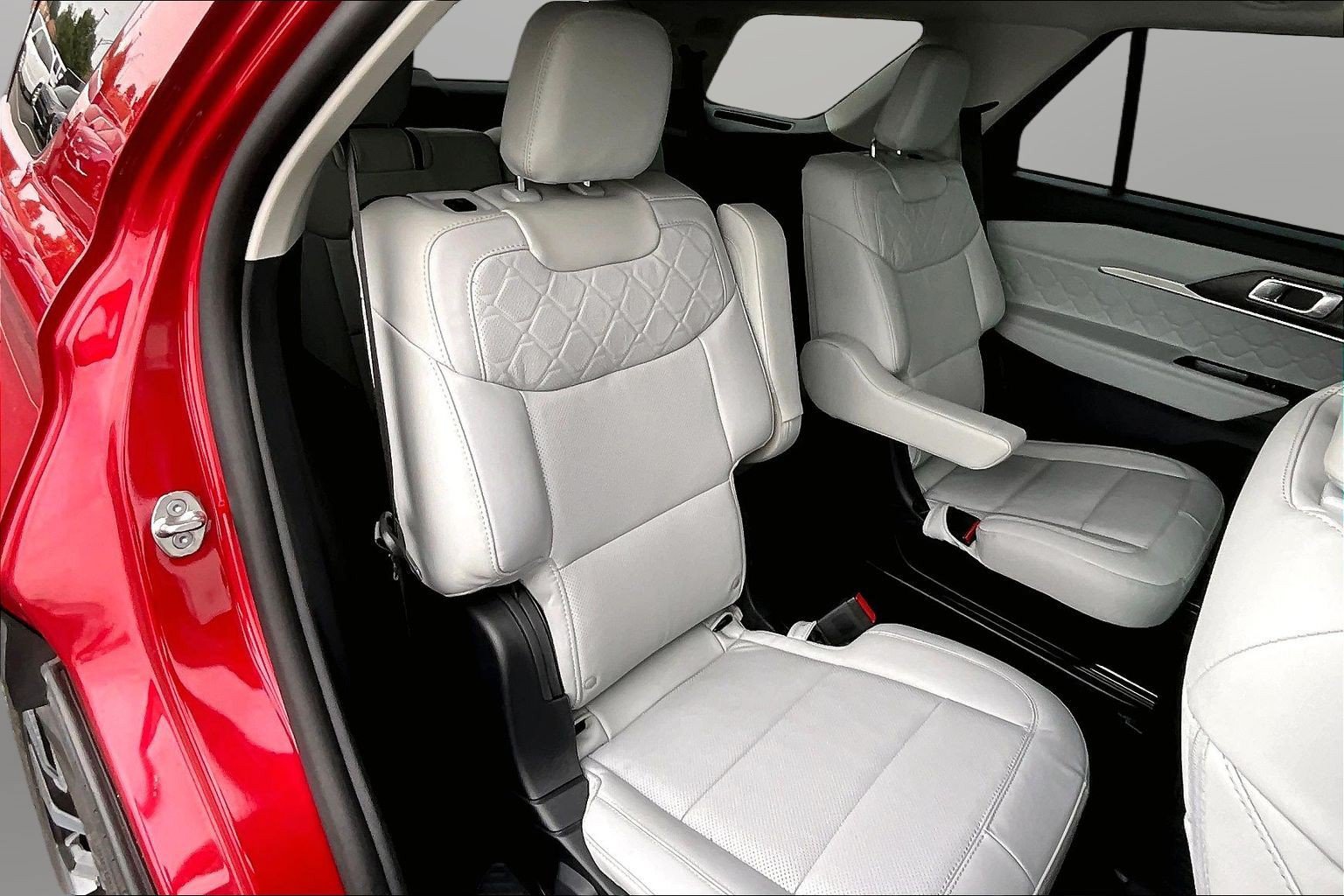 Used 2026 Ford Explorer Platinum w/ LUX Leather Package AWD/4WD image 16