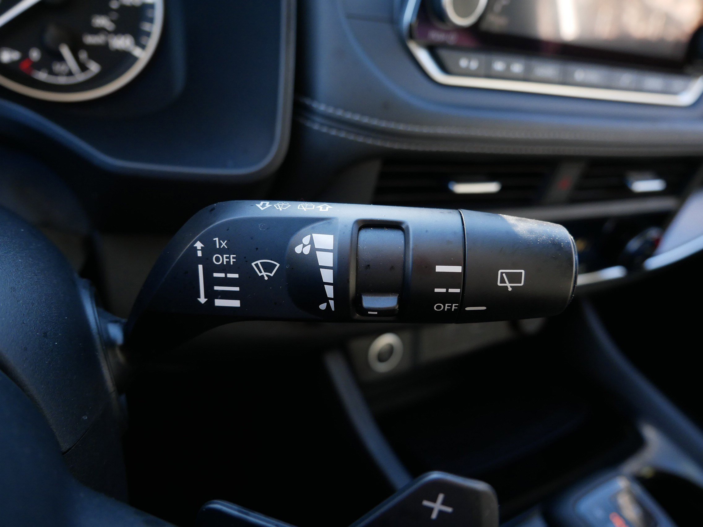 Used 2023 Nissan Rogue SV image 33