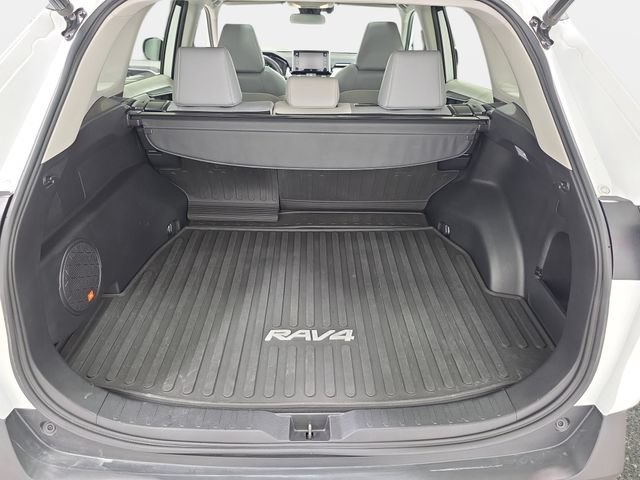 Certified 2020 Toyota RAV4 XLE Premium AWD/4WD image 32