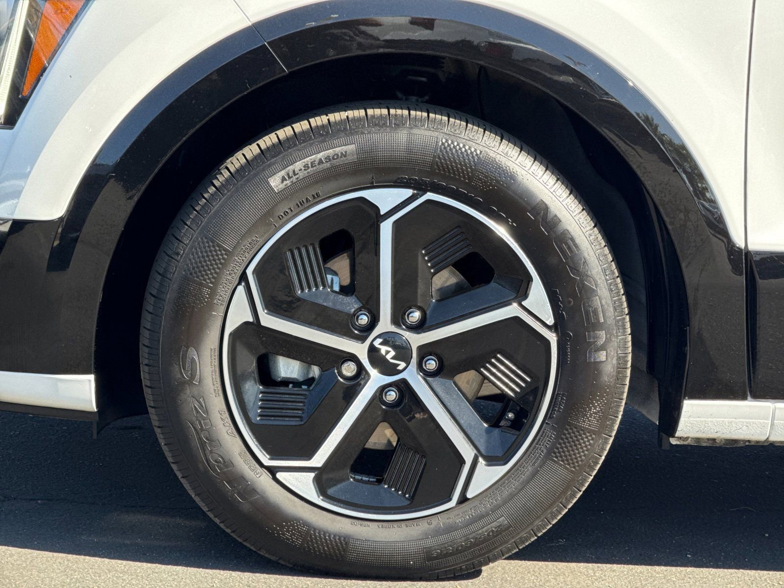 Used 2024 Kia Niro SX image 25