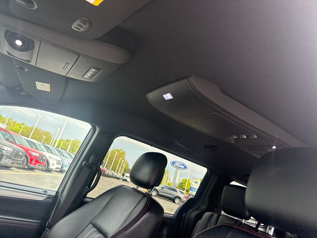 Used 2018 Dodge Grand Caravan GT FWD image 18