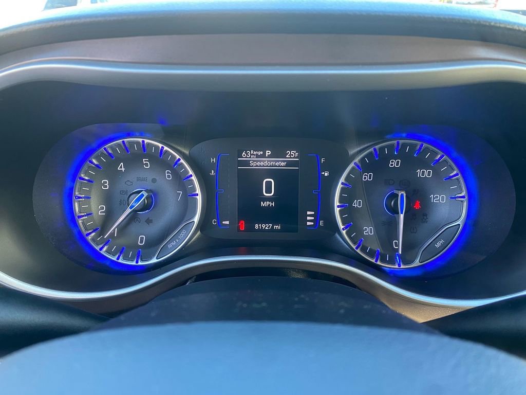 Used 2020 Chrysler Voyager LX image 18