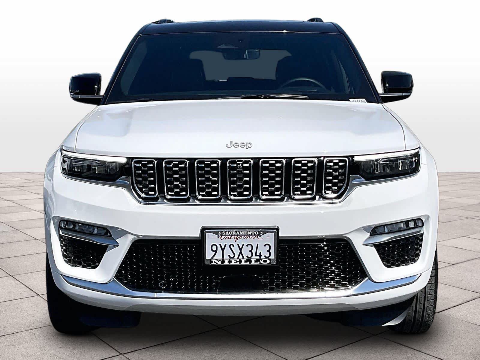 Used 2025 Jeep Grand Cherokee Summit w/ Adv Protech Group IV AWD/4WD image 3