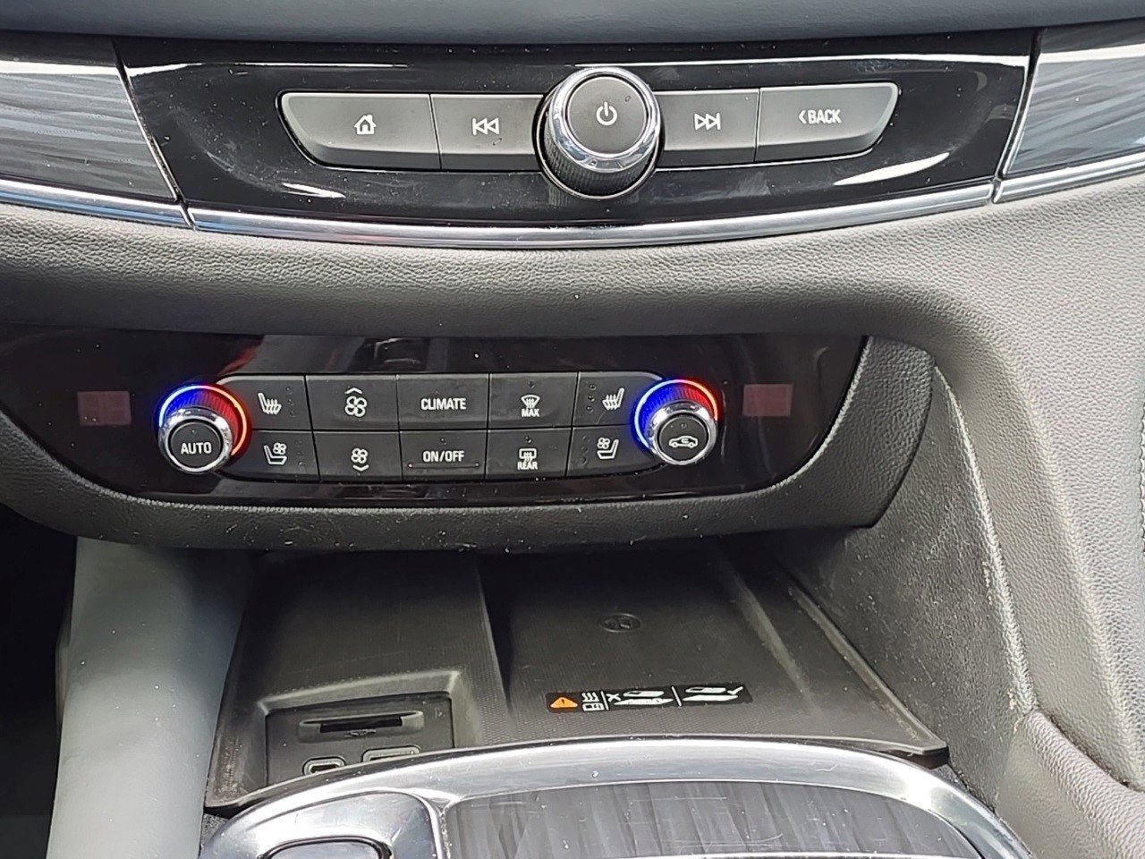 Certified 2024 Buick Enclave Premium image 18