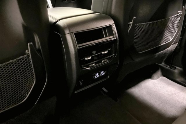Used 2023 Jeep Grand Cherokee Laredo w/ Luxury Tech Group I AWD/4WD image 34