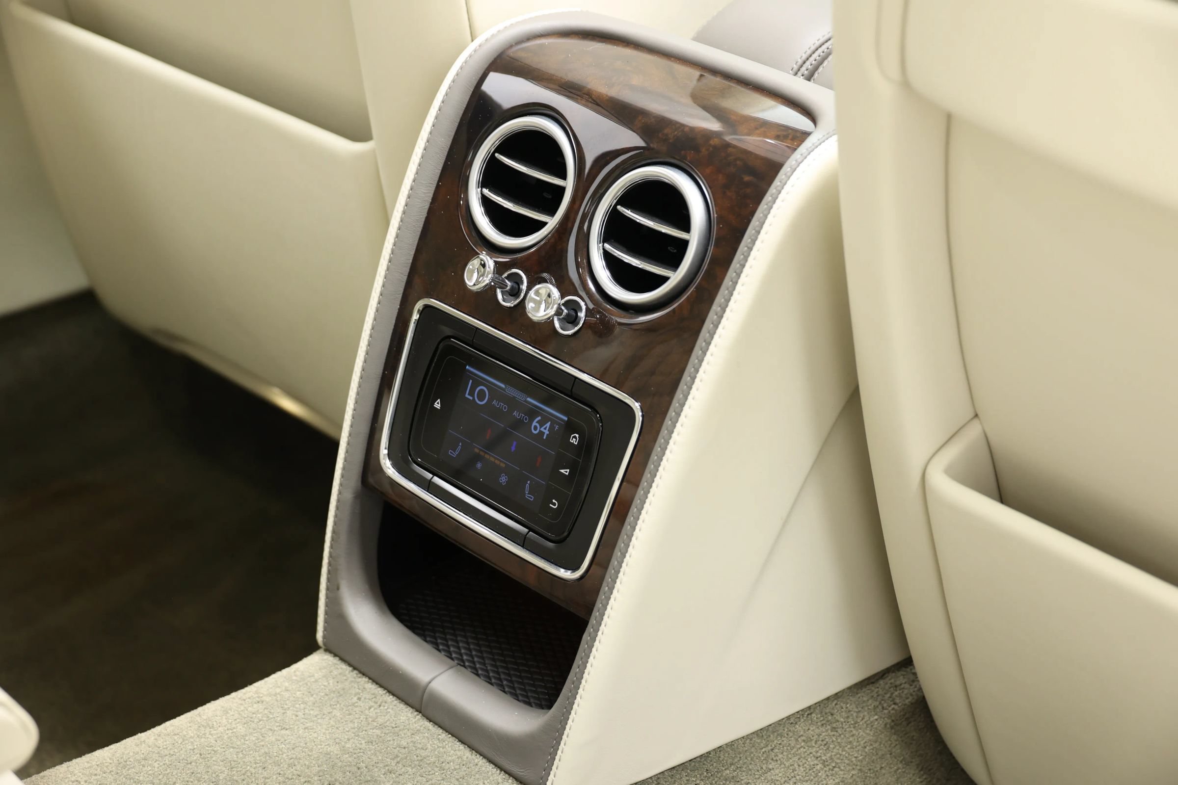 Used 2018 Bentley Flying Spur V8 AWD/4WD image 88