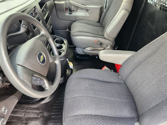 Used 2025 Chevrolet Express 2500 w/ Driver Convenience Package RWD image 4