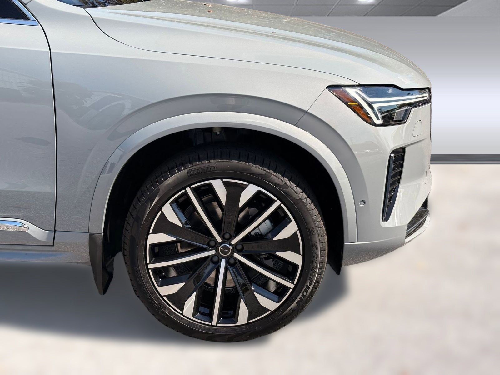 New 2026 Volvo XC90 B6 Plus w/ Protection Package image 11