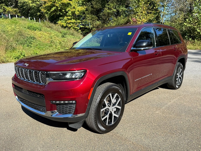 Used 2023 Jeep Grand Cherokee L Limited w/ Luxury Tech Group II image 2