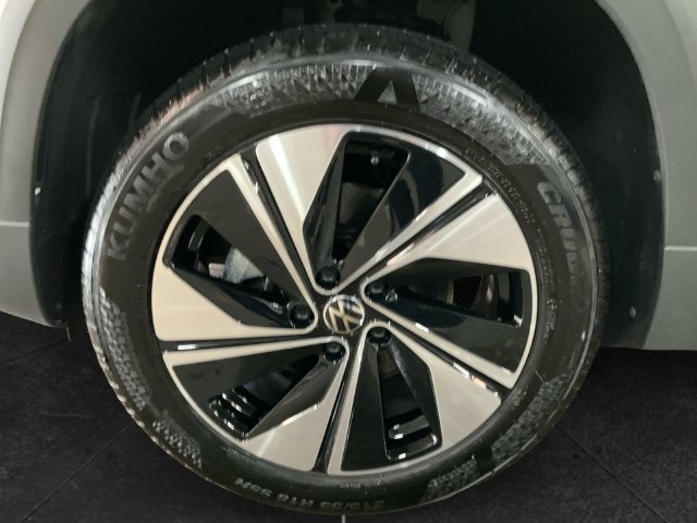 Certified 2026 Volkswagen Taos SE AWD/4WD image 9