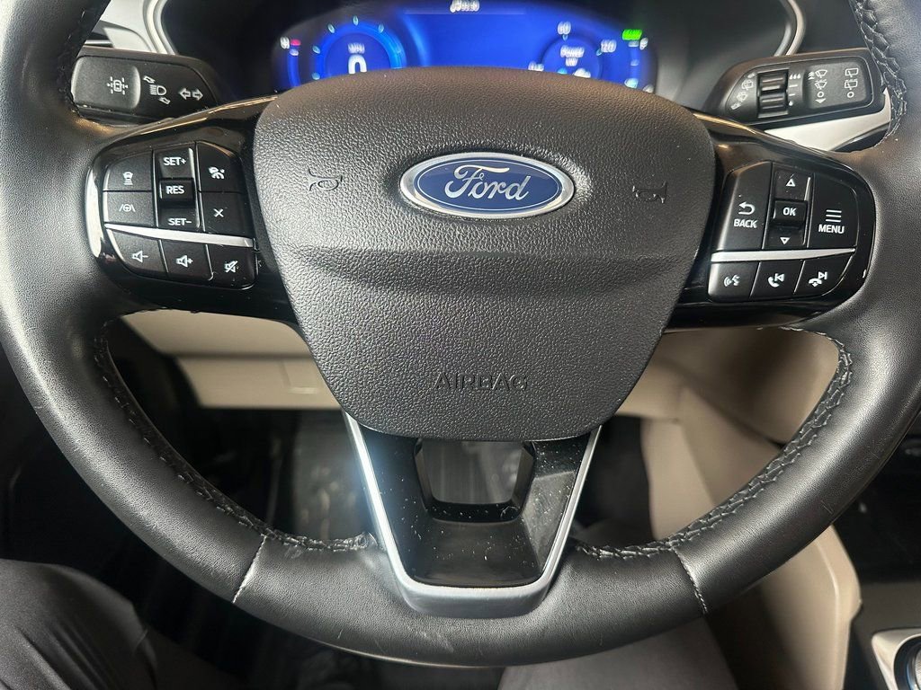 Used 2022 Ford Escape SEL w/ Technology Package image 3