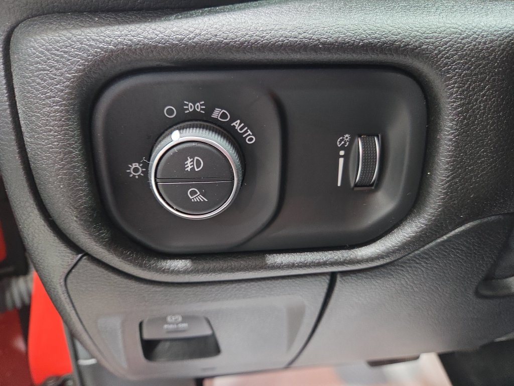 Used 2020 RAM 1500 Big Horn AWD/4WD image 30