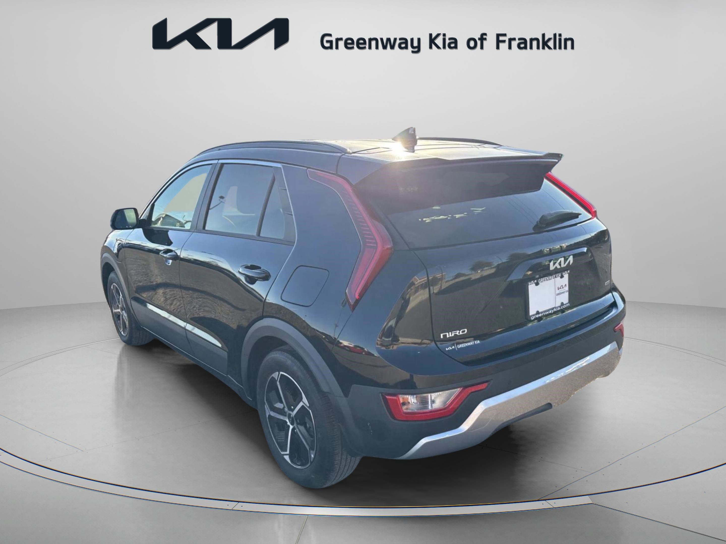 Used 2024 Kia Niro EX w/ EX Cold Weather Package image 5