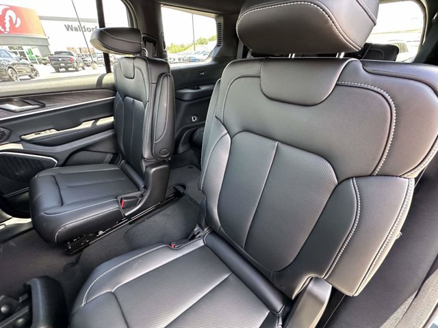 New 2026 Jeep Grand Cherokee L Limited w/ Luxury Tech Group II AWD/4WD image 26