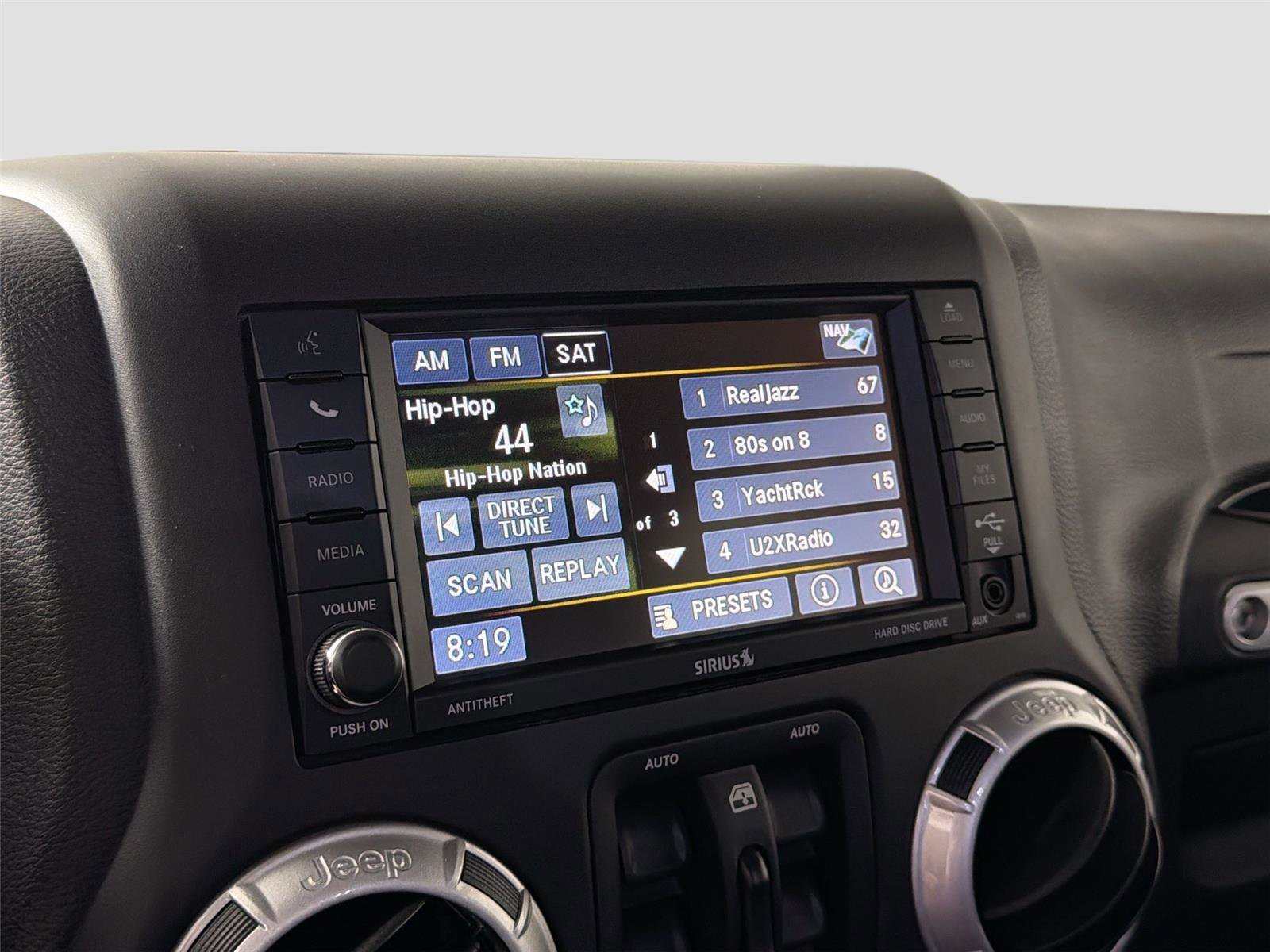 Used 2016 Jeep Wrangler Unlimited Rubicon AWD/4WD image 14