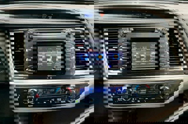 Used 2014 Toyota Highlander Plus image 27