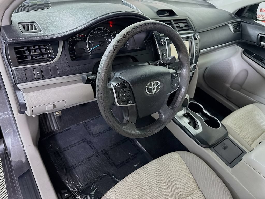 Used 2014 Toyota Camry LE FWD image 16