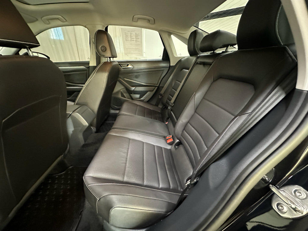 Used 2024 Volkswagen Jetta SE FWD image 21