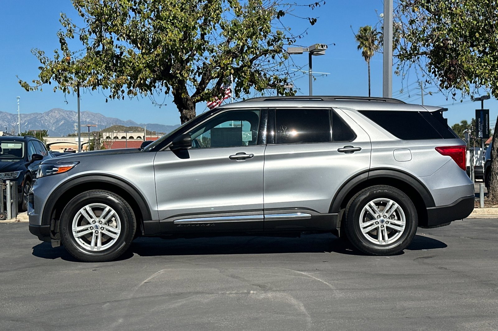 Used 2024 Ford Explorer XLT image 7